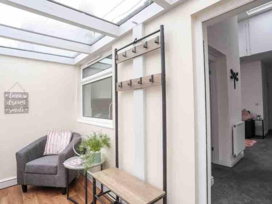 Beeches Bach, 1 Bedroom Cottage With Hot Tub Prestatyn Exterior photo