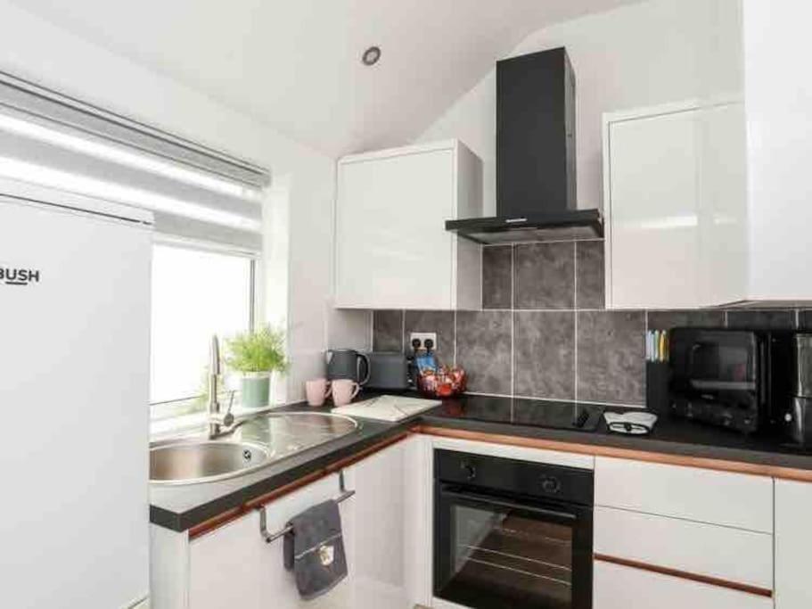 Beeches Bach, 1 Bedroom Cottage With Hot Tub Prestatyn Exterior photo